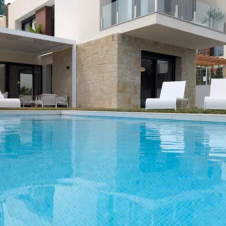 Paris Azure פינסטראט